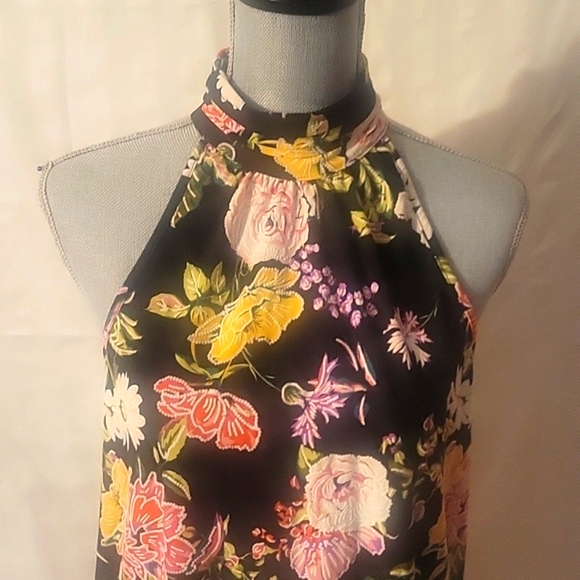 LOVE X DESIGN Black Floral Button Neck Halter, Size: XL - Picture 2 of 11